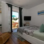 Sunny Getaway Apartments